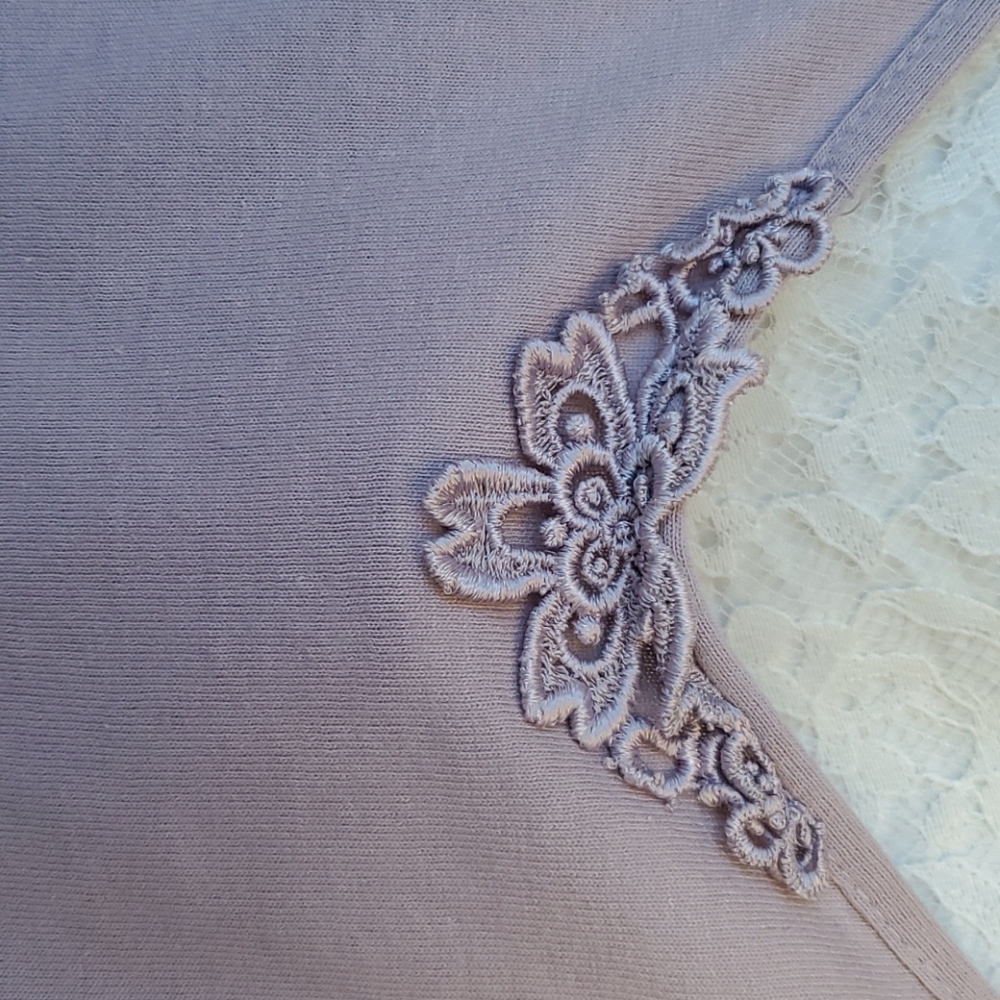 Petra Fashions Cotton blend shirttail hem Chemise,  medallion,  1X Lavender - Picture 7 of 11